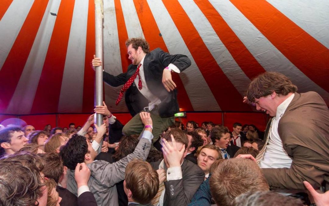Uittrainingsfeesten verboden, roeiers verplicht om jaar langer intraining te blijven